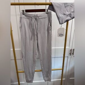 Cozy Earth Men’s bamboo ulta soft jogger size small NWT light grey